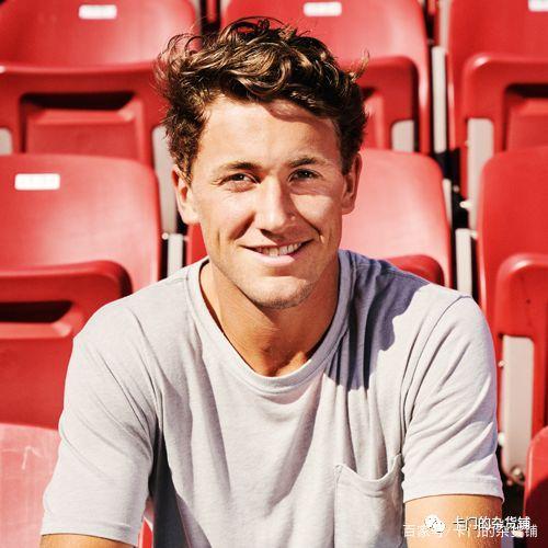 仅展现了他 仅展现了他